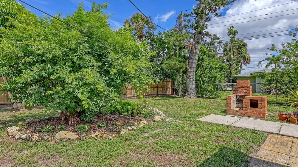 2551 WANETA DRIVE Sarasota, FL 34231