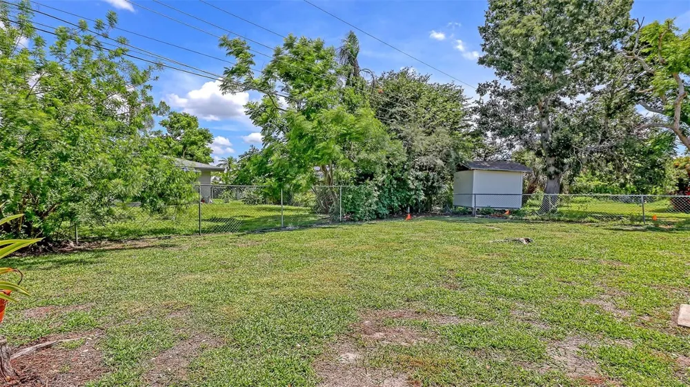 2551 WANETA DRIVE Sarasota, FL 34231