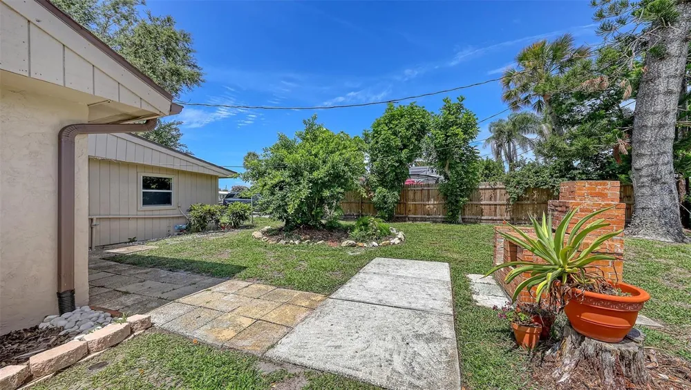2551 WANETA DRIVE Sarasota, FL 34231