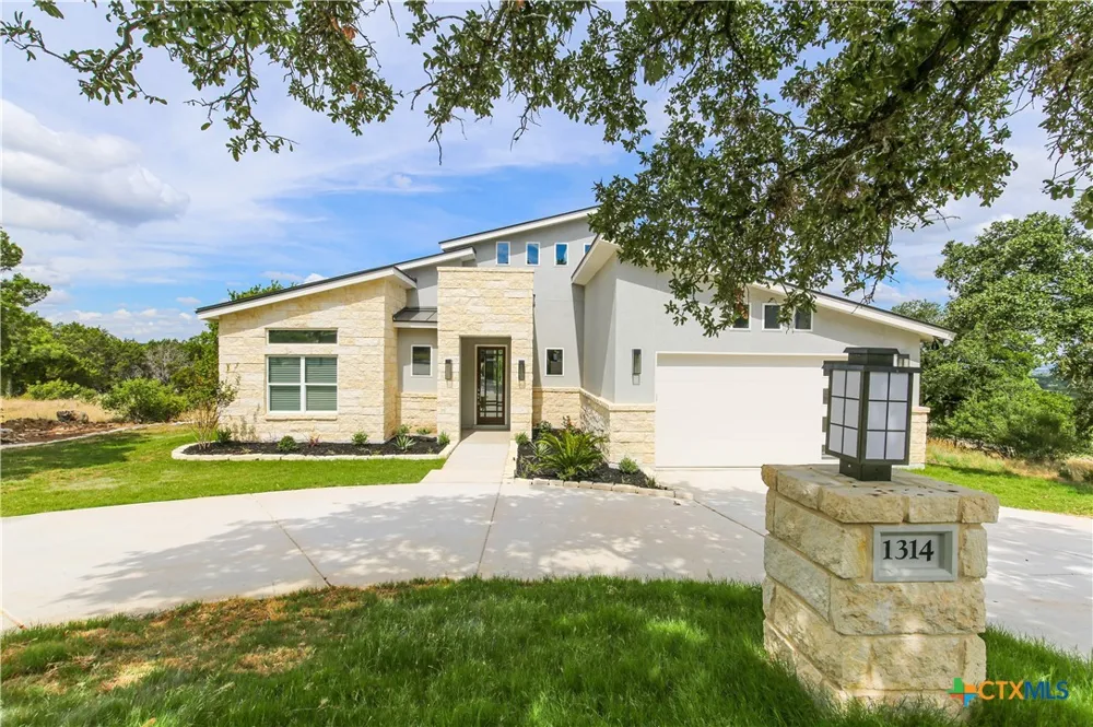 1314 Clayton Nolen Drive Horseshoe Bay, TX 78657