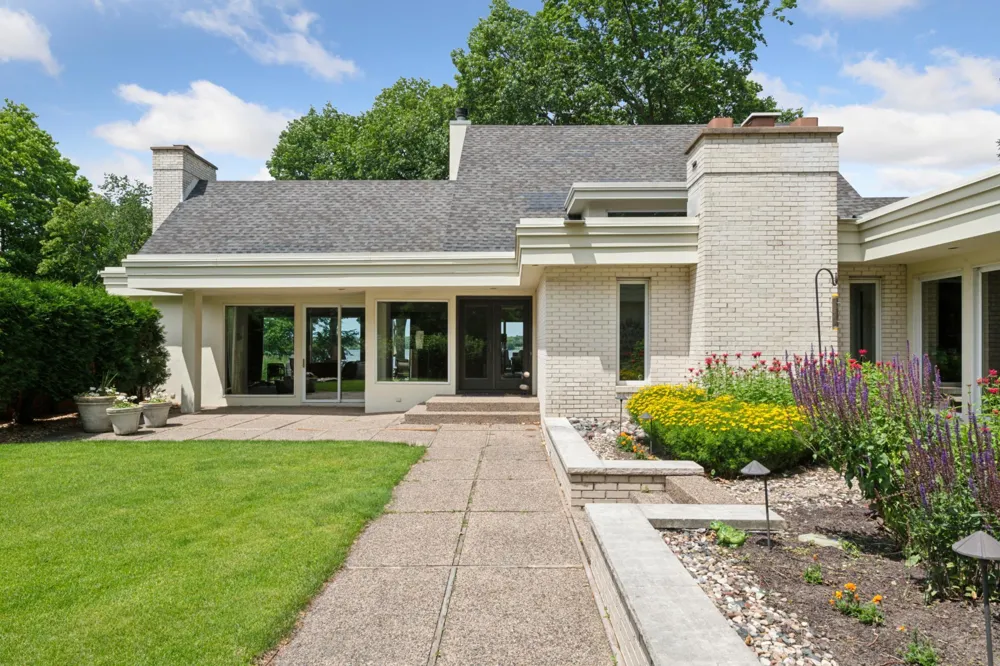 4770 Manitou Road Excelsior, MN 55331