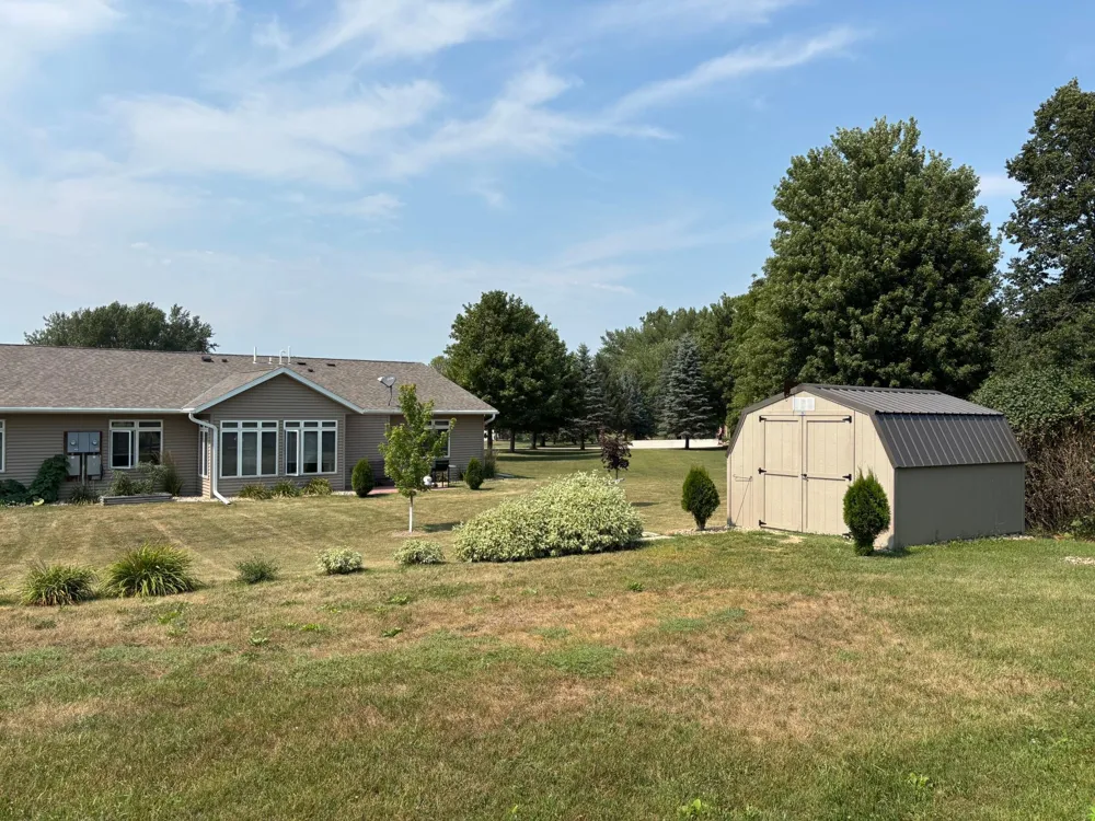 2343 Cherrywood Lane Worthington, MN 56187