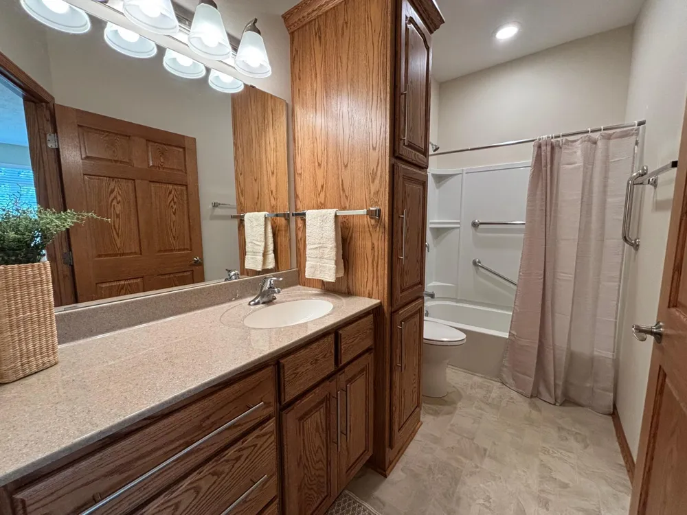 2343 Cherrywood Lane Worthington, MN 56187