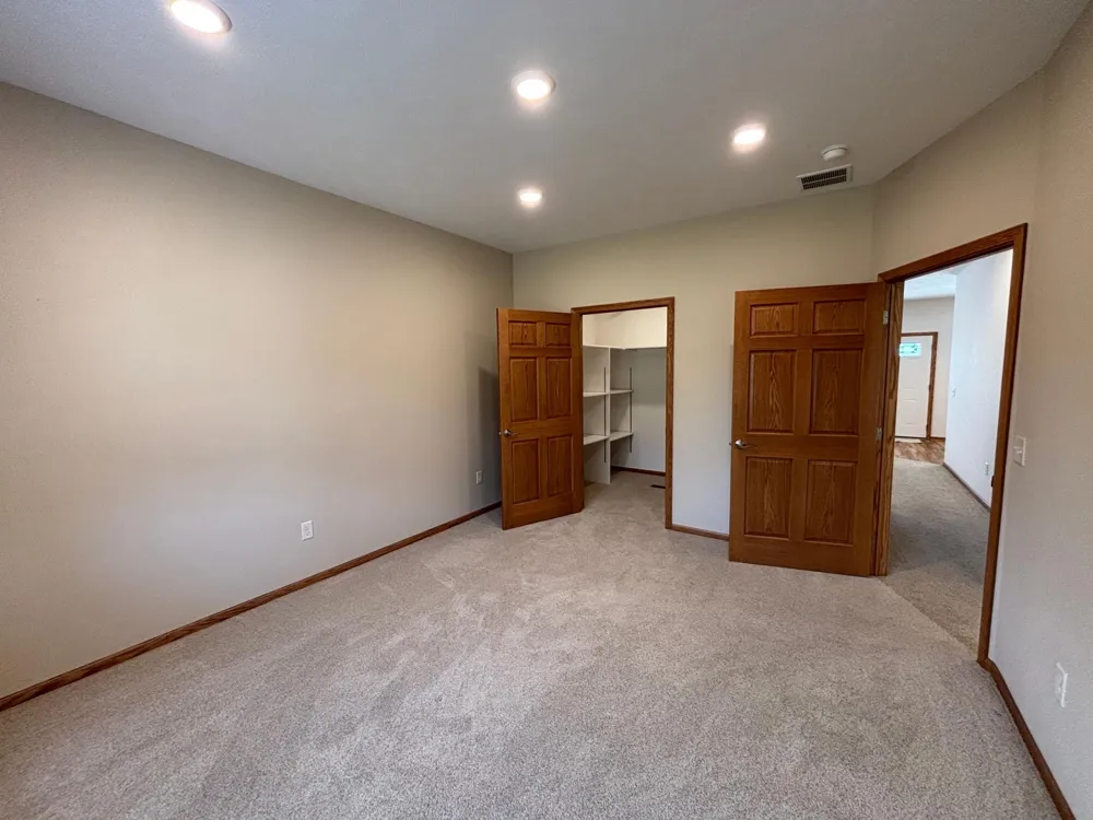 2343 Cherrywood Lane Worthington, MN 56187