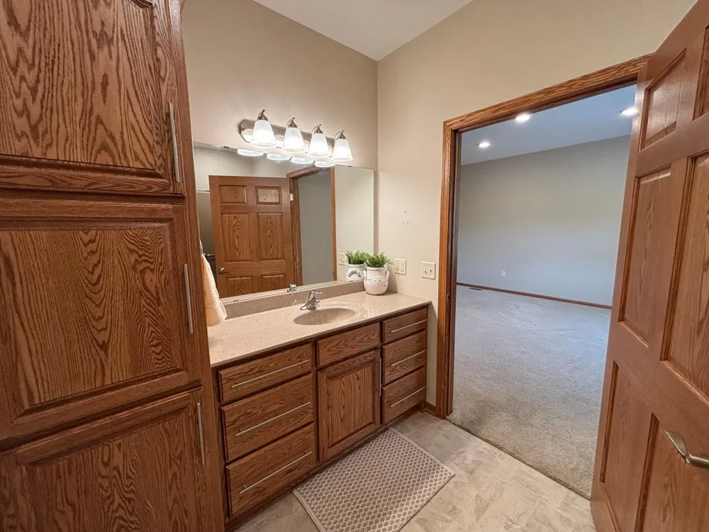 2343 Cherrywood Lane Worthington, MN 56187