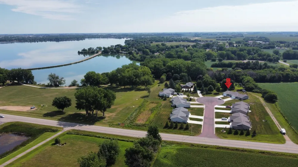2343 Cherrywood Lane Worthington, MN 56187