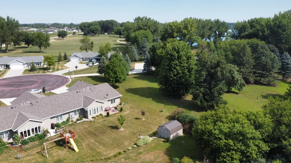 2343 Cherrywood Lane Worthington, MN 56187
