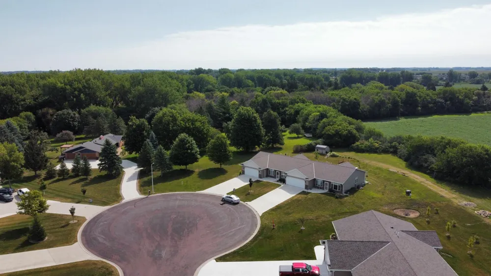 2343 Cherrywood Lane Worthington, MN 56187