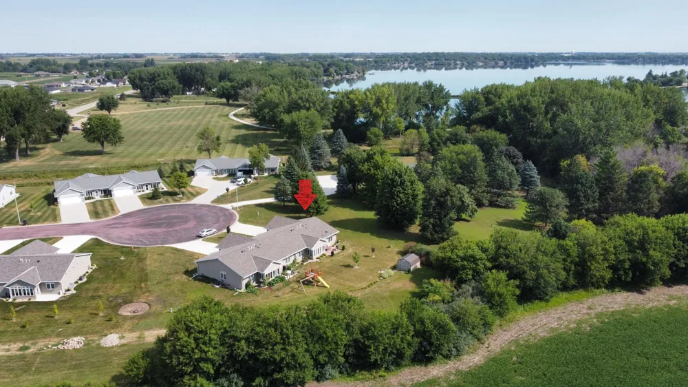 2343 Cherrywood Lane Worthington, MN 56187
