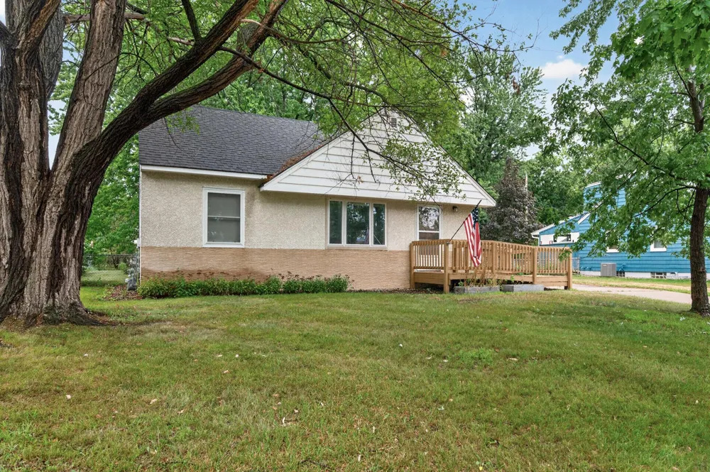 2551 Rainbow Lane New Brighton, MN 55112