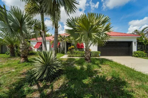 1812 SE FALLON DRIVE