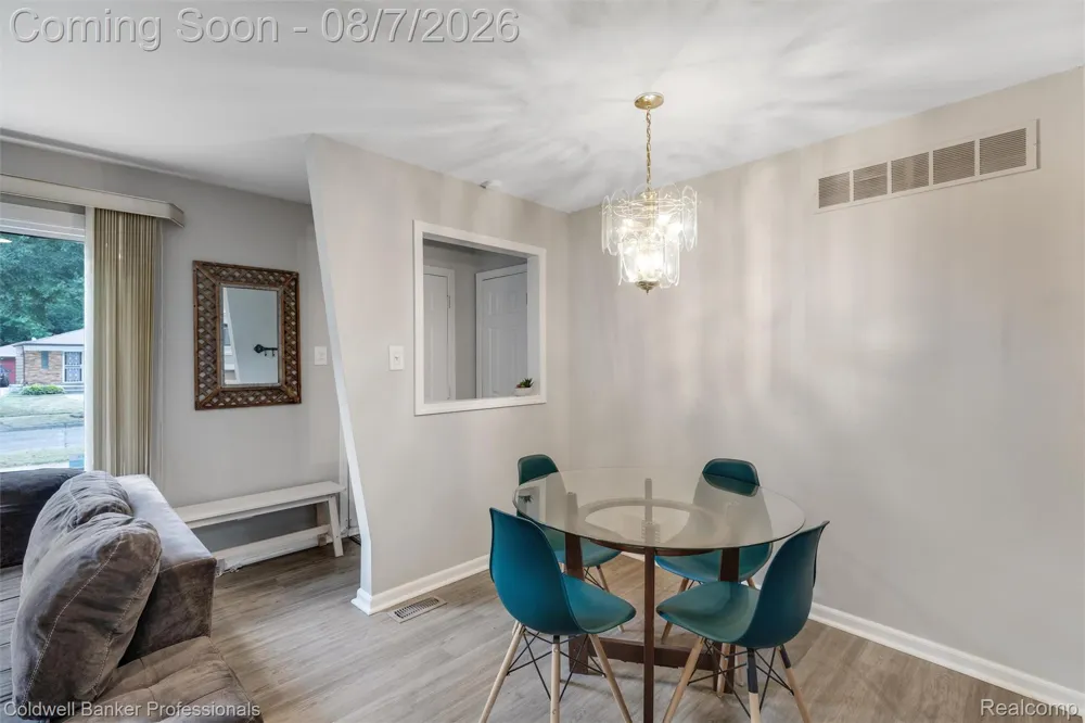 21381 Kipling Street Oak Park City, MI 48237