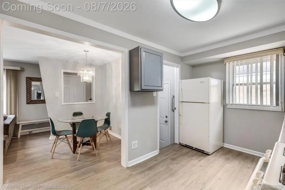 21381 Kipling Street Oak Park City, MI 48237