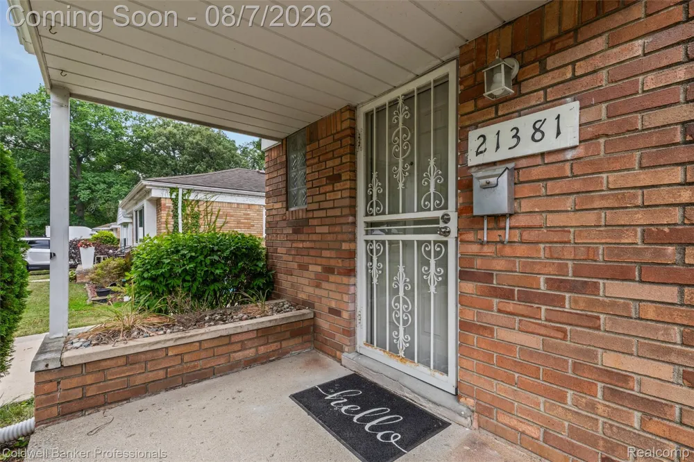 21381 Kipling Street Oak Park City, MI 48237