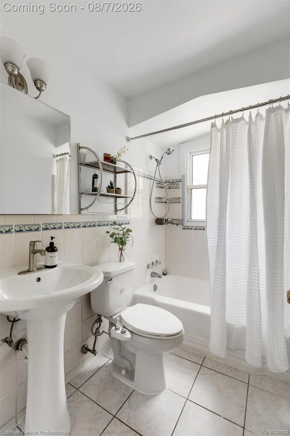 21381 Kipling Street Oak Park City, MI 48237
