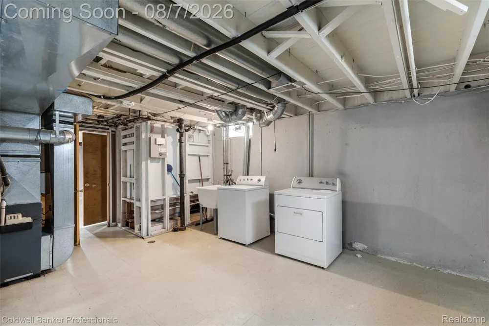 21381 Kipling Street Oak Park City, MI 48237