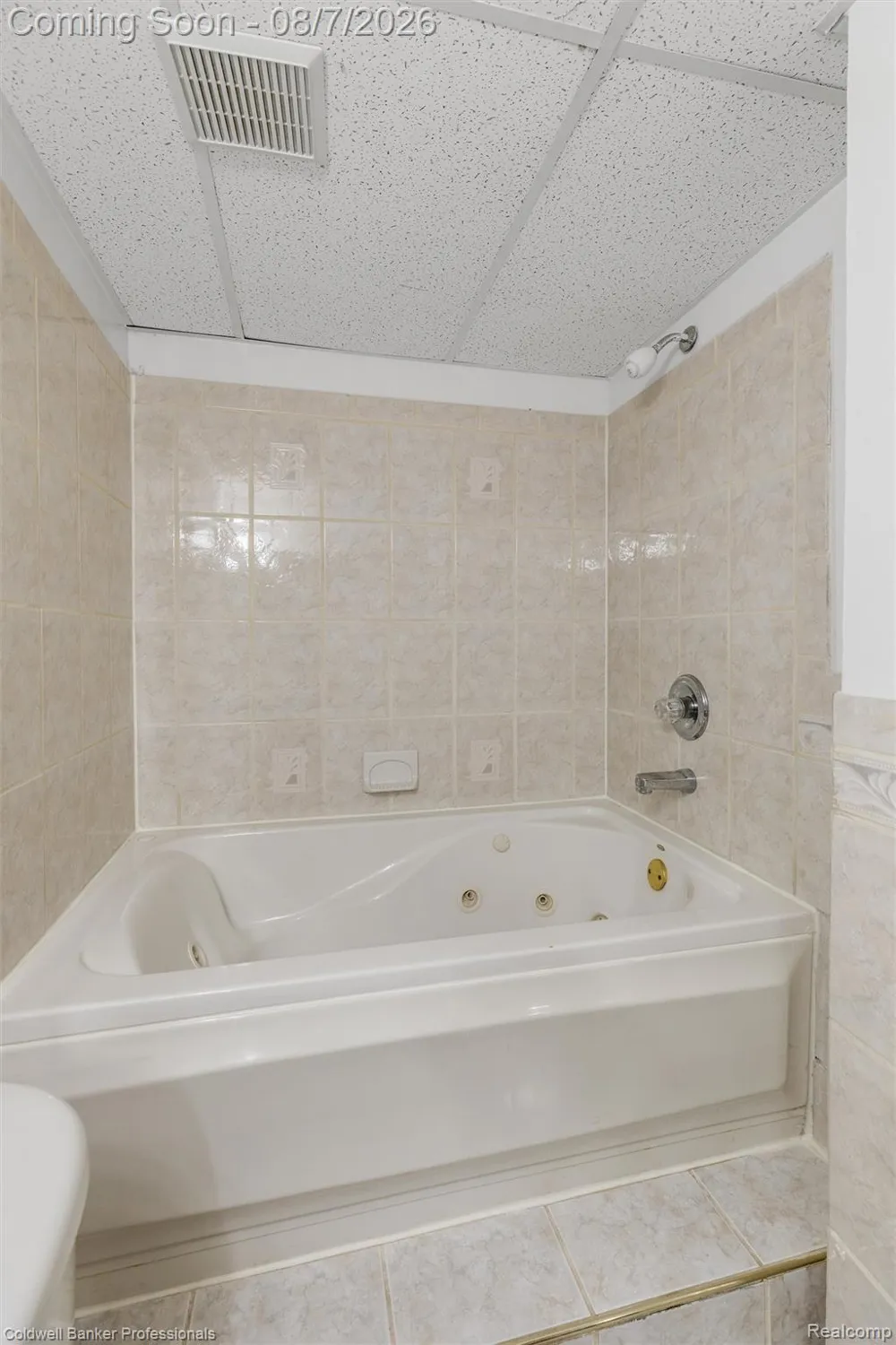 21381 Kipling Street Oak Park City, MI 48237