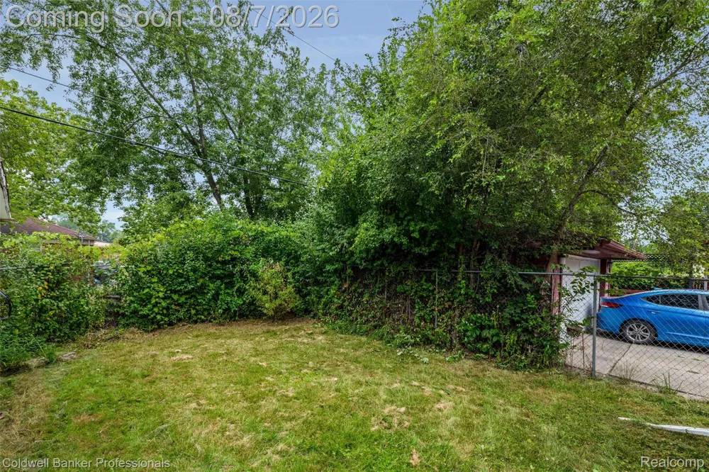 21381 Kipling Street Oak Park City, MI 48237