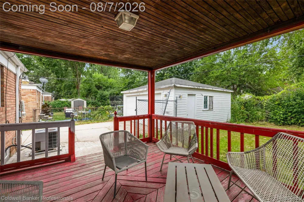 21381 Kipling Street Oak Park City, MI 48237