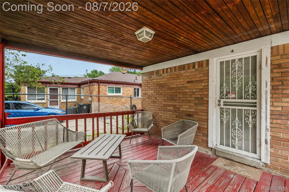 21381 Kipling Street Oak Park City, MI 48237