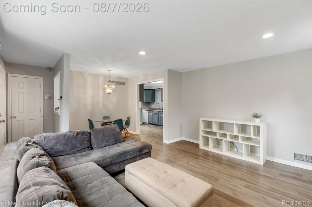 21381 Kipling Street Oak Park City, MI 48237