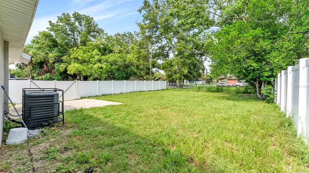 902 VERMONT AVENUE Lakeland, FL 33801