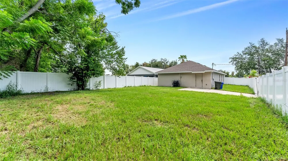 902 VERMONT AVENUE Lakeland, FL 33801