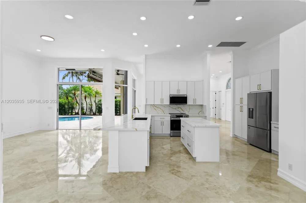 11021 Redhawk St Plantation, FL 33324
