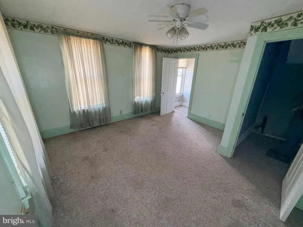 221 W 5TH AVENUE Everett, PA 15537