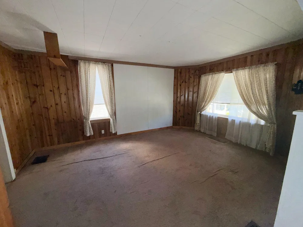 221 W 5TH AVENUE Everett, PA 15537