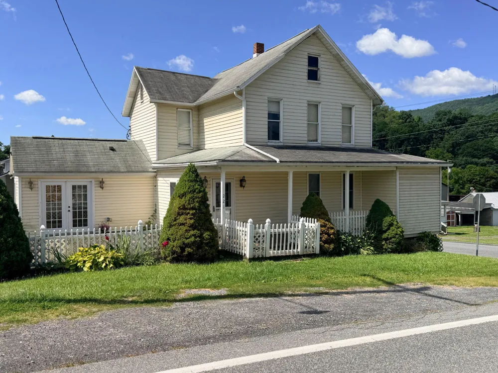 221 W 5TH AVENUE Everett, PA 15537