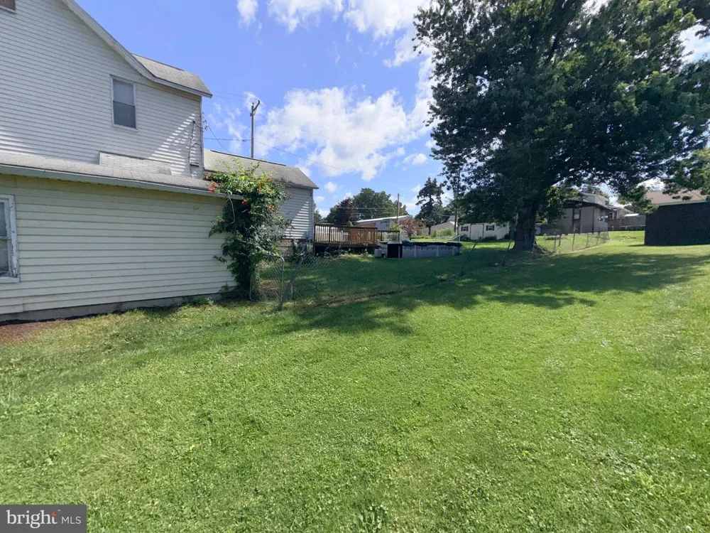 221 W 5TH AVENUE Everett, PA 15537
