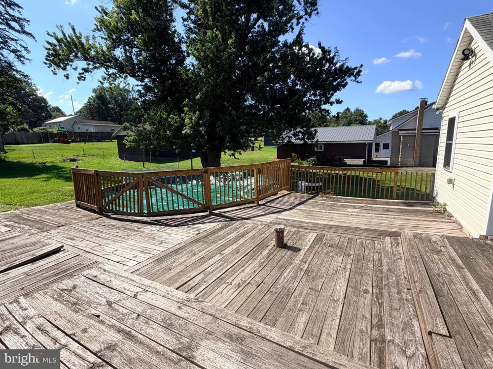 221 W 5TH AVENUE Everett, PA 15537