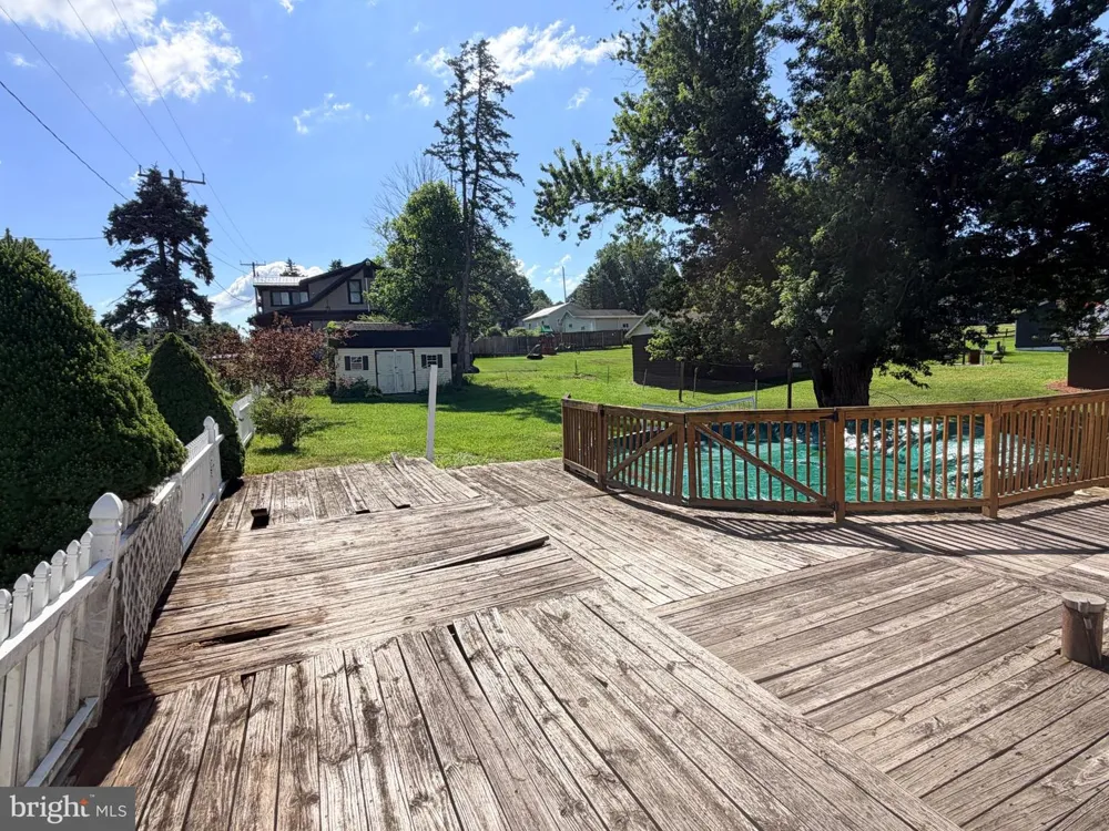 221 W 5TH AVENUE Everett, PA 15537
