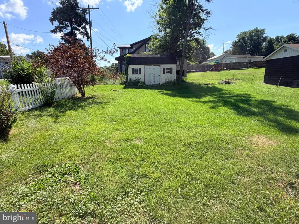 221 W 5TH AVENUE Everett, PA 15537