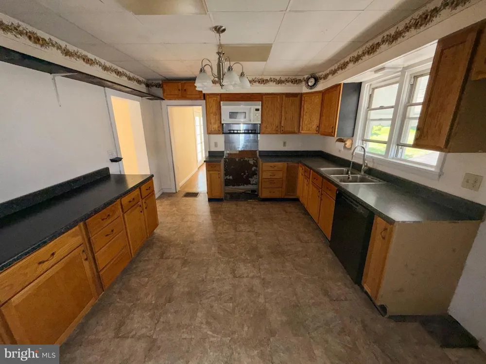 221 W 5TH AVENUE Everett, PA 15537