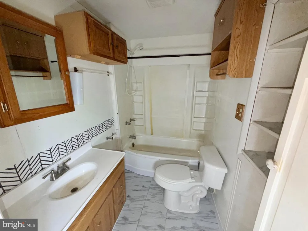 221 W 5TH AVENUE Everett, PA 15537