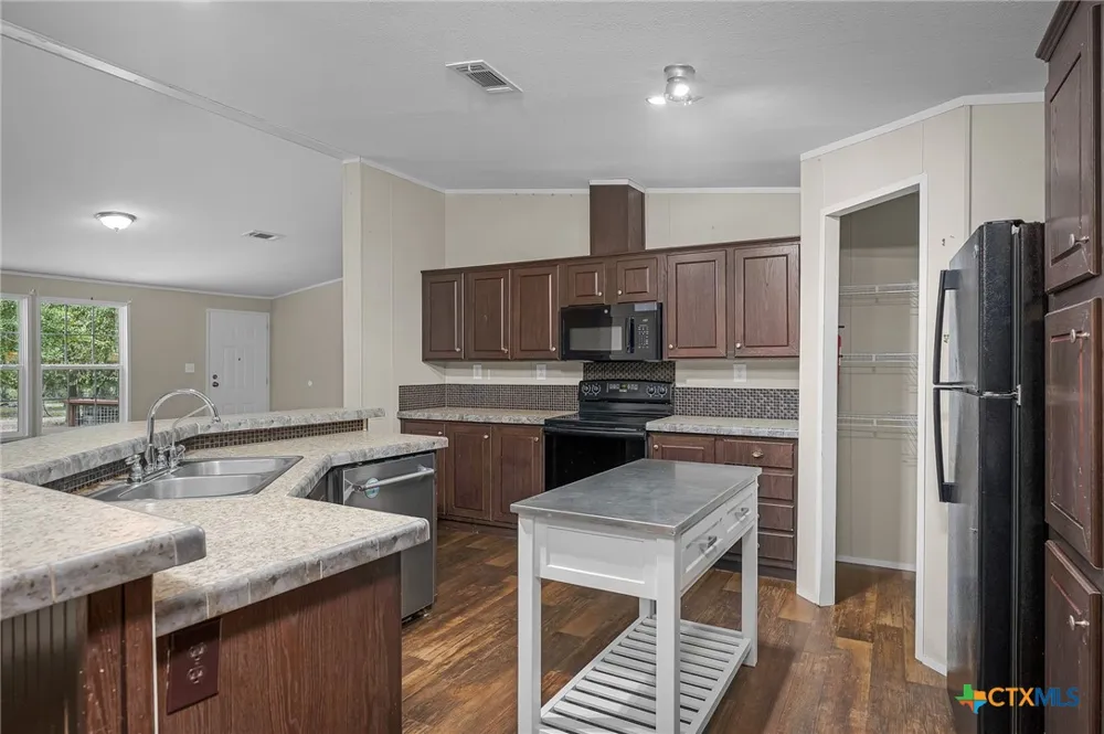 520 Turkey Tree Trail Seguin, TX 78155