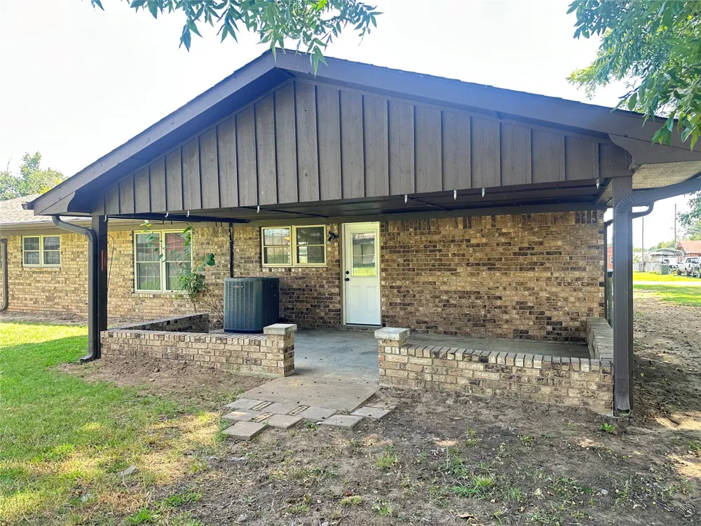 1317 E Hickory Street Okmulgee, OK 74447