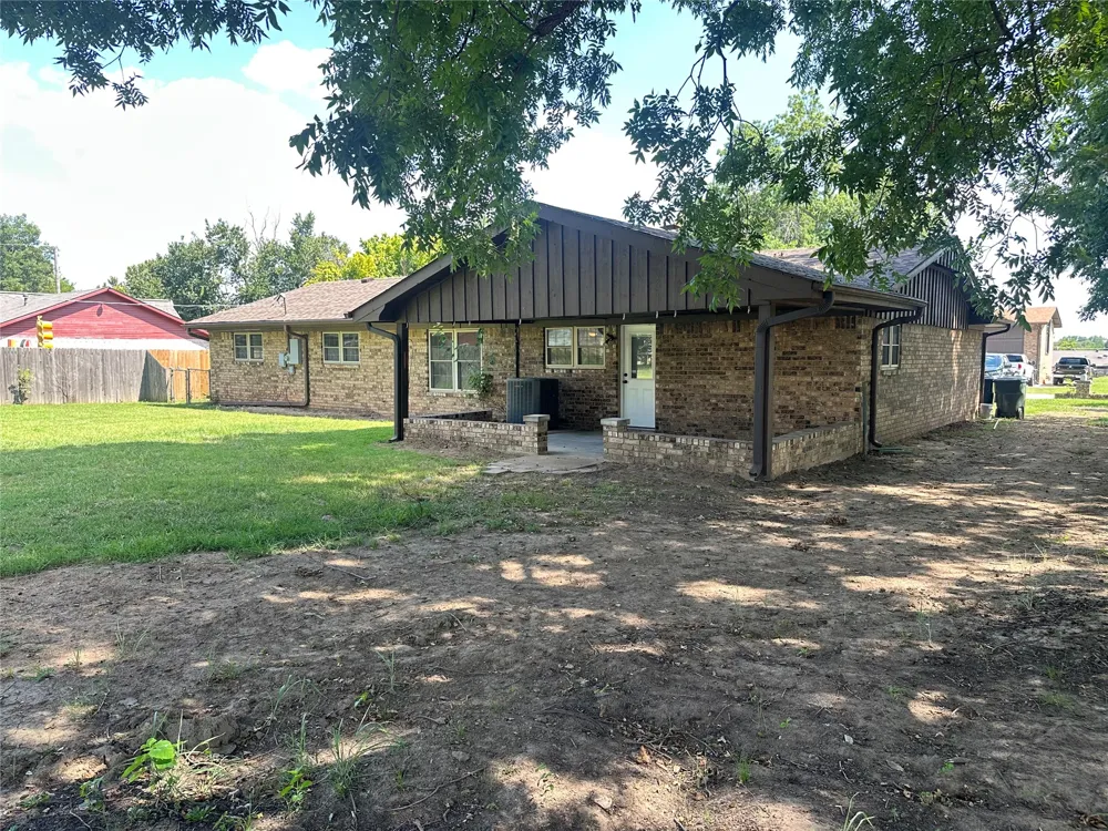 1317 E Hickory Street Okmulgee, OK 74447