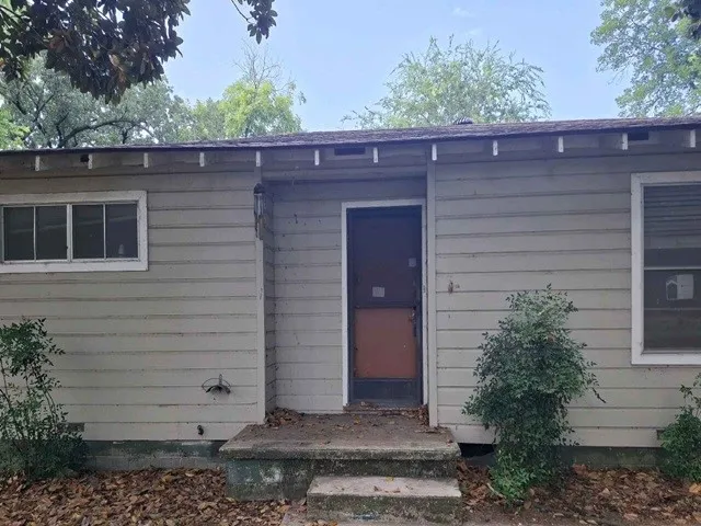 1100 Poe Street Azle, TX 76020