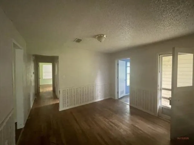 1100 Poe Street Azle, TX 76020
