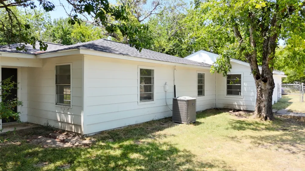 108 E Kirby Avenue Quinlan, TX 75474