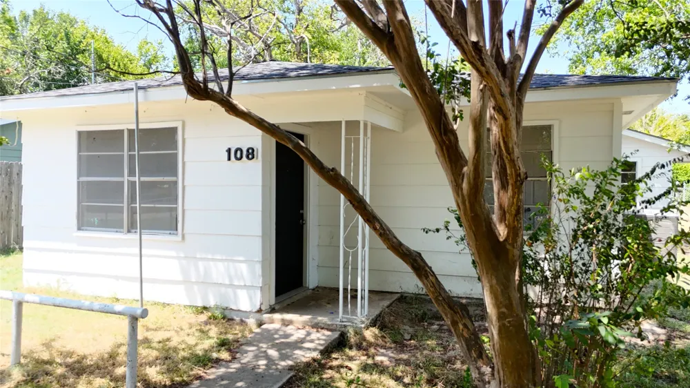 108 E Kirby Avenue Quinlan, TX 75474