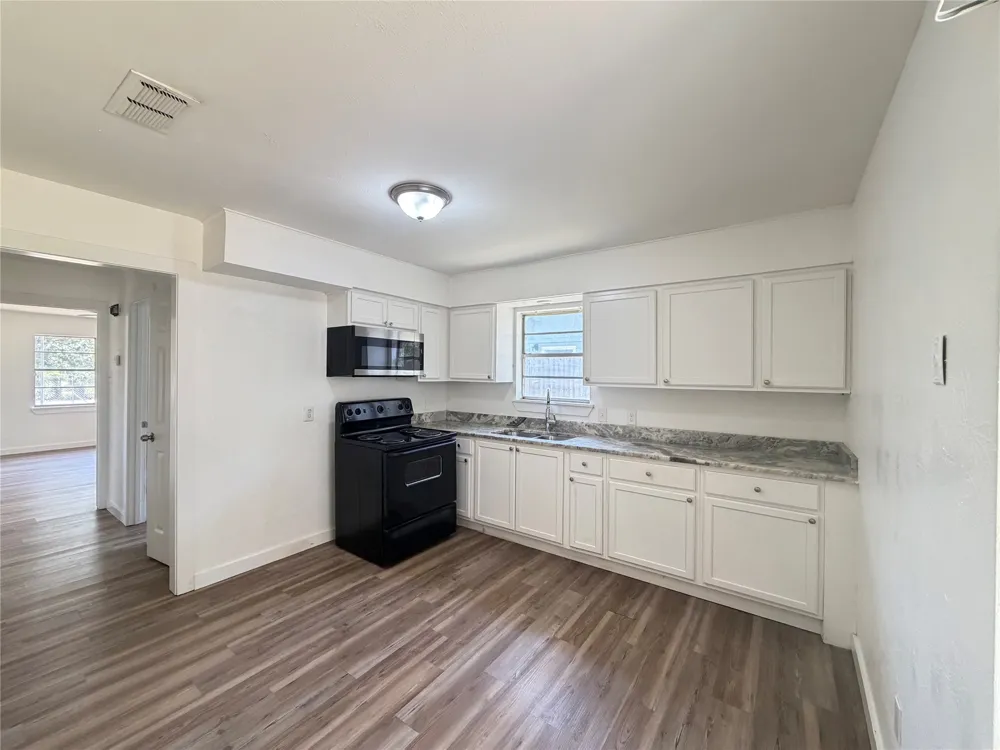 108 E Kirby Avenue Quinlan, TX 75474