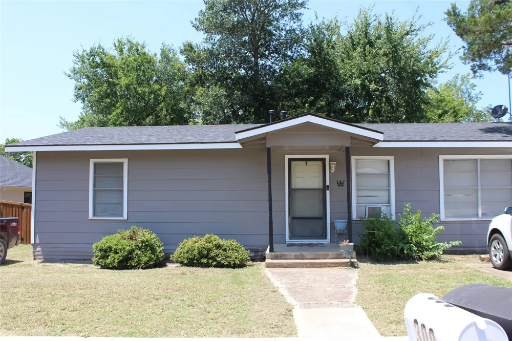 310 S Santa Fe Street Wolfe City, TX 75496