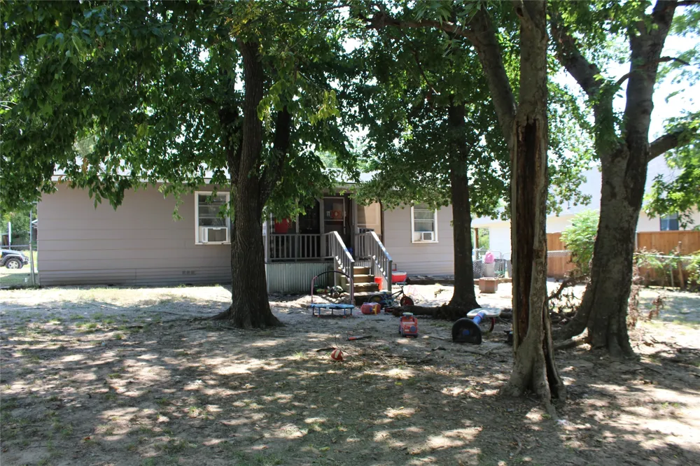 310 S Santa Fe Street Wolfe City, TX 75496