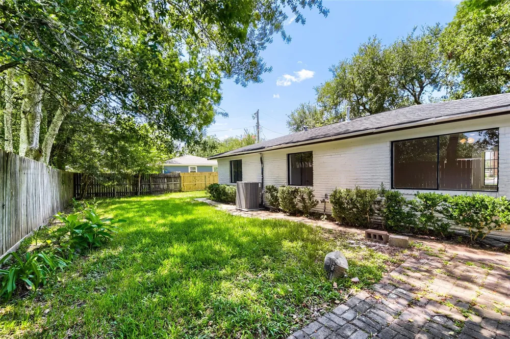 205 Morningside Drive Friendswood, TX 77546