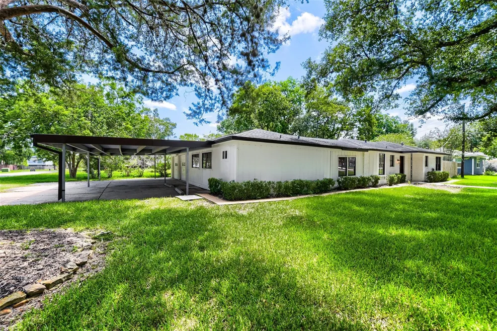 205 Morningside Drive Friendswood, TX 77546