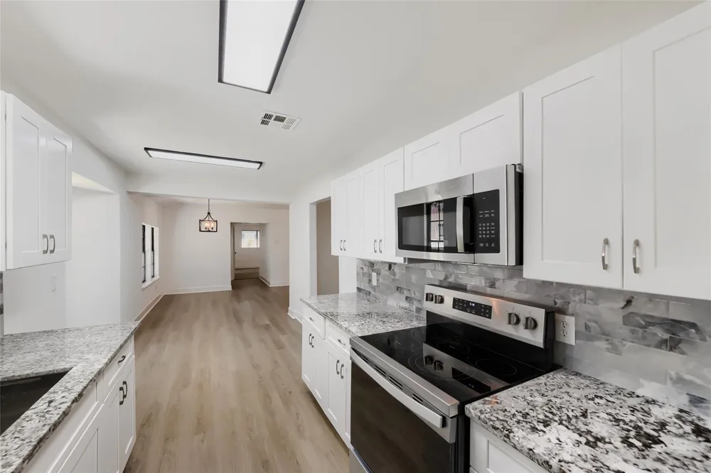 205 Morningside Drive Friendswood, TX 77546